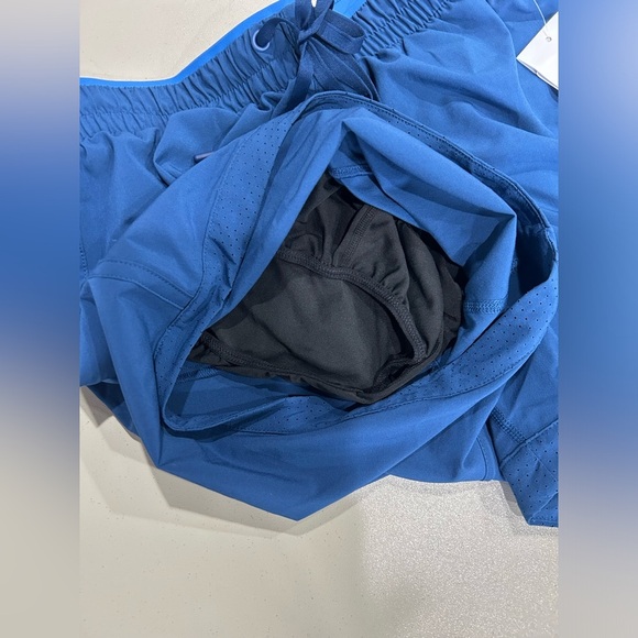 Saucony Women's M Medium Outpace 5" Shorts Indigo Blue NWT Pockets Lightweight - Picture 7 of 14